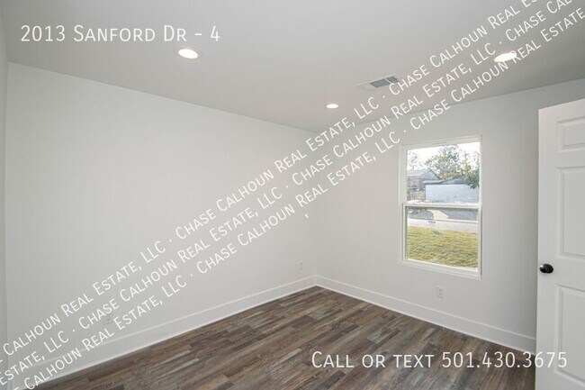 Building Photo - 2013 Sanford Dr