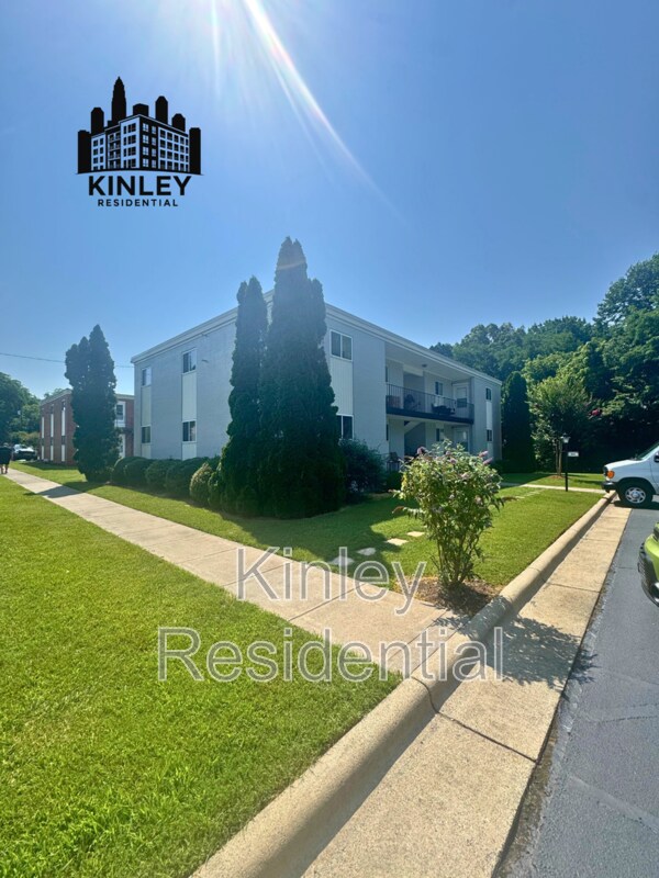 Building Photo - 3647 Spangenberg Ave
