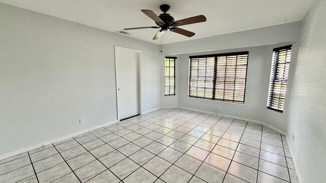 Building Photo - 6048 Garrett St