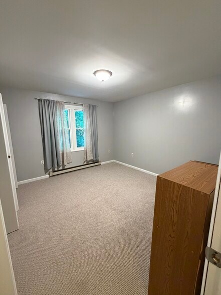 Building Photo - 329 Oakwood Ave