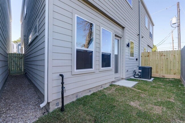 Building Photo - 7712 Johanna Pk Dr