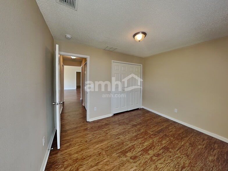 Building Photo - 315 Colony Ct