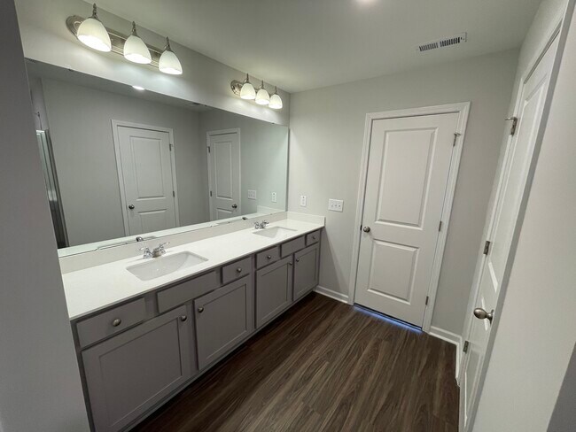 Building Photo - 3031 Ranger Dr