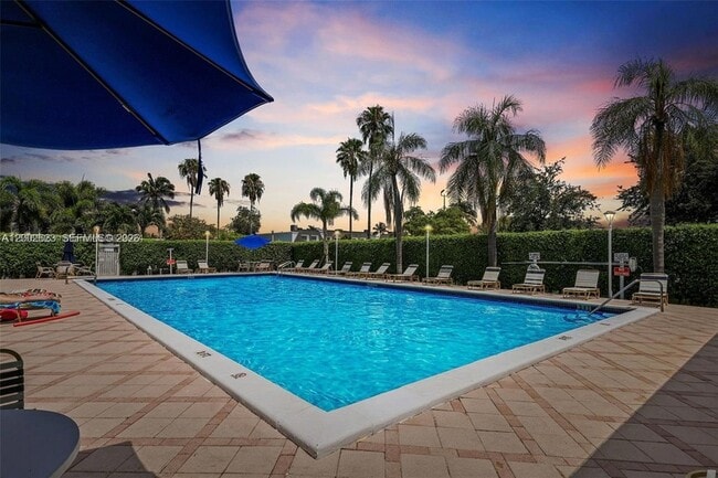 Building Photo - 903 NE 27th Ave