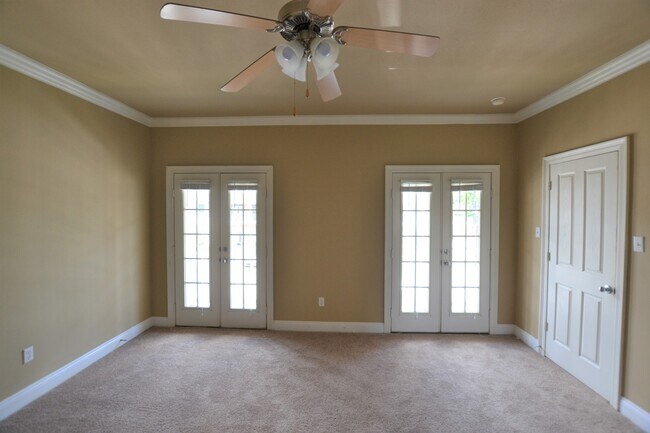 Building Photo - 2117 Cypress Hall Alley