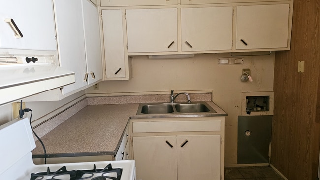 Building Photo - Featured Property