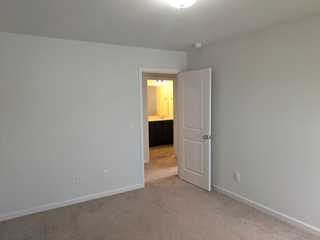 Building Photo - 2040 Perrin Ct