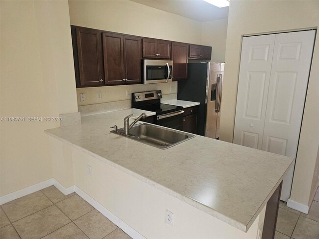 Building Photo - 142 SE 28th Ter