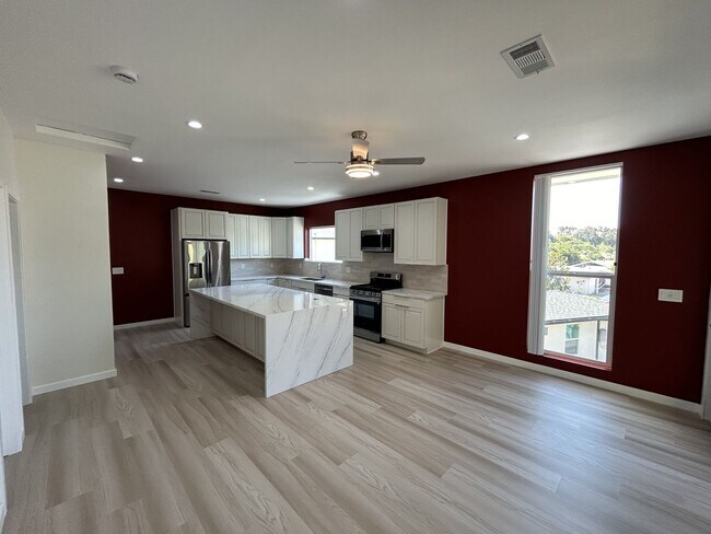 Building Photo - Newly Built 4 bed 2 bath unit (2024)