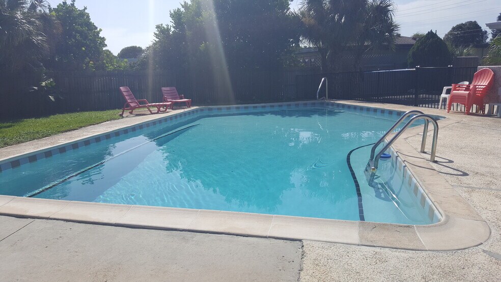 Building Photo - 257 Boylston Ave