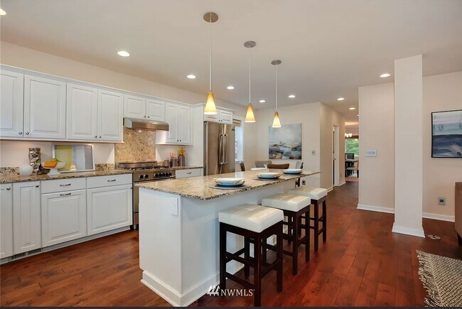 Building Photo - Spacious 5 bedroom home in desirable North Seattle Location!