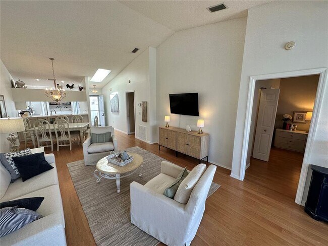 Building Photo - 517 Woodstork Cir