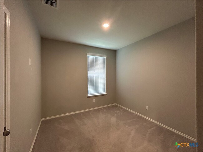 Building Photo - 755 Steeplebush