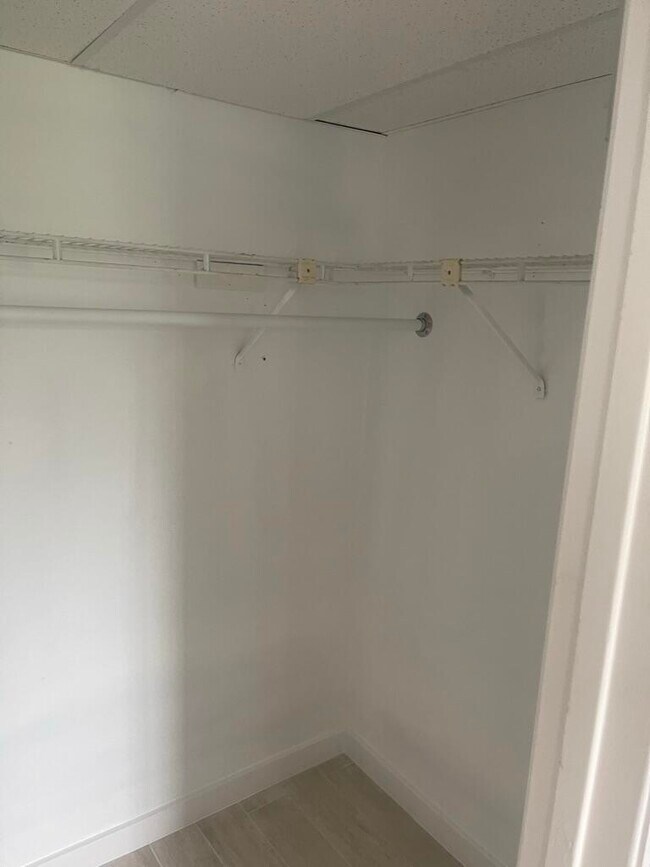 Building Photo - 4259 Oak Terrace Dr