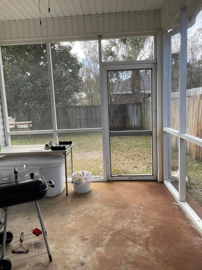 Building Photo - 9697 Leeward Way