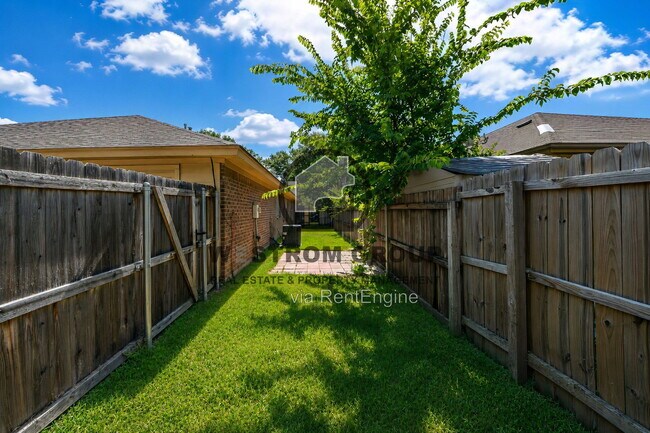 Building Photo - 316 Crowe Dr