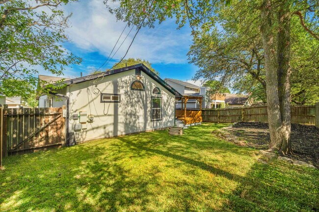 Building Photo - 4707 Alta Loma Dr