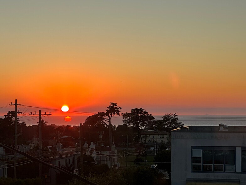 Building Photo - 2598 24th Ave