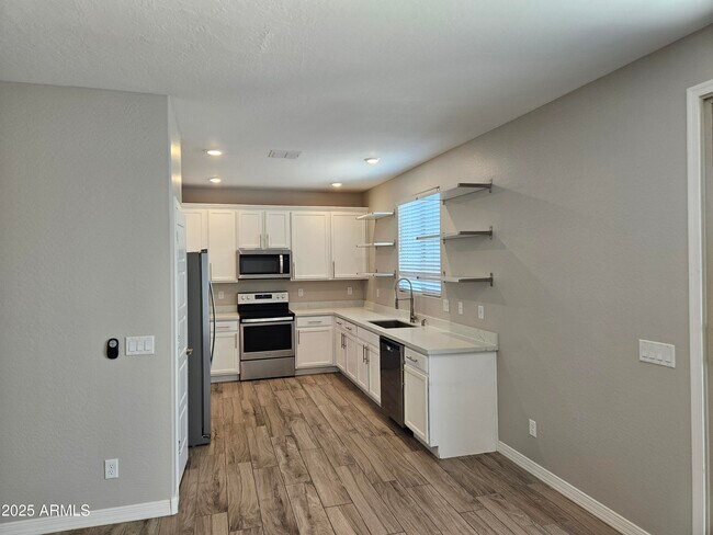 Building Photo - 40537 W Helen Ct