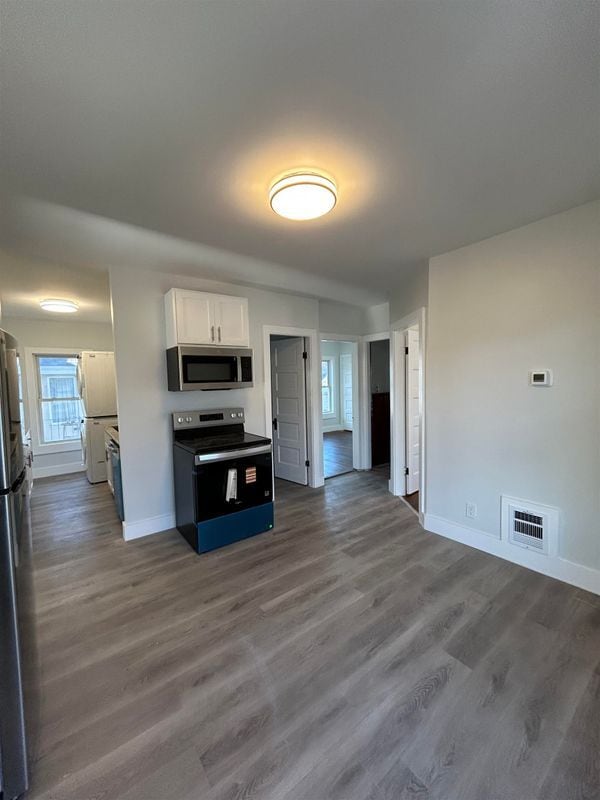 Building Photo - 6 Holmes, 2