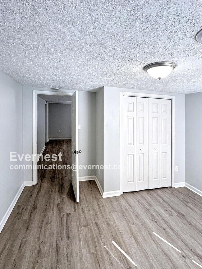Building Photo - 908 Davis St