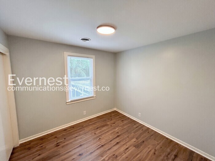 Building Photo - 130 Roberta Dr
