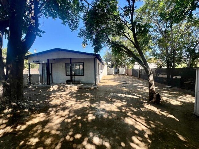 Building Photo - Fully Furnished 3 Bed House for Rent Campbell Ave Riverside CA