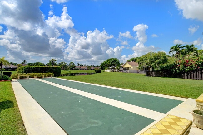 Building Photo - 235 SW 29th Ave