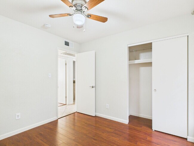 Building Photo - Desert Valley Estates Charm