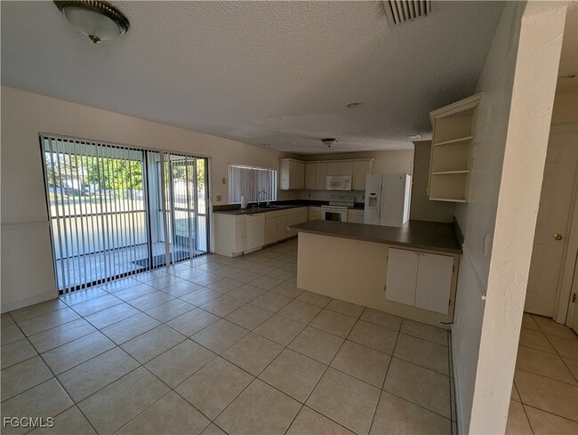 Building Photo - 927 SE 19th St