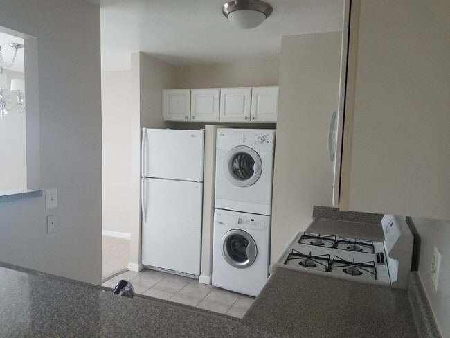 Building Photo - 2500 Markham Ln