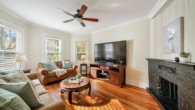 Building Photo - 14 Sanchez Ave