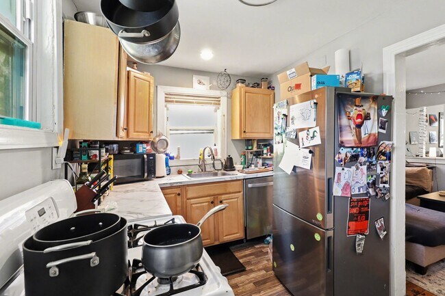 Building Photo - Charming 2BR + Office Home with Fenced Yards & Spacious Living – Available June 2026