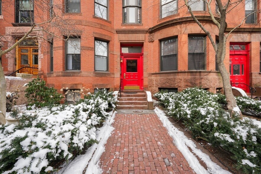 Building Photo - 403 Marlborough St