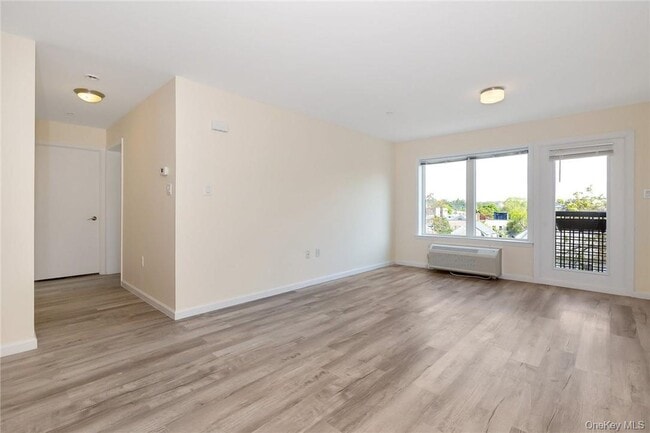 Building Photo - 68 Lake St