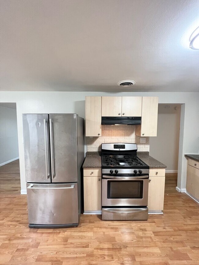Building Photo - Beautiful 3 Bedroom 1 Bathroom in Penn Hil...