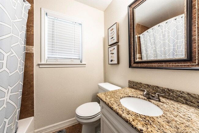 Building Photo - 11 10th Ave N