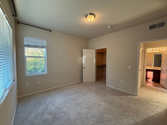 Building Photo - Sophisticated Charm in Natomas w/ $300 off 1st Month of Rent