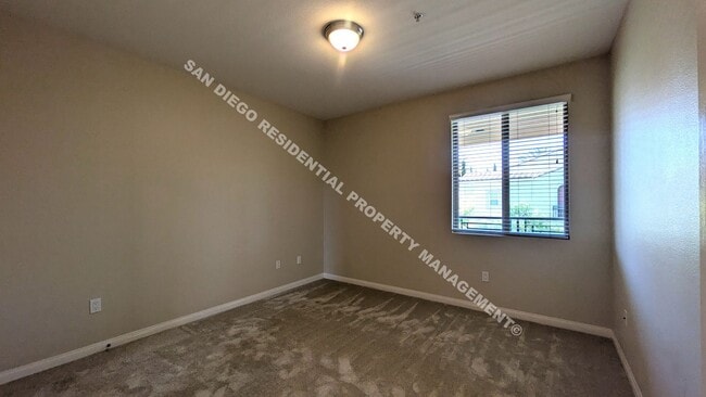 Building Photo - Bright 1 Bed / 1 Bath Condo in Upscale Com...