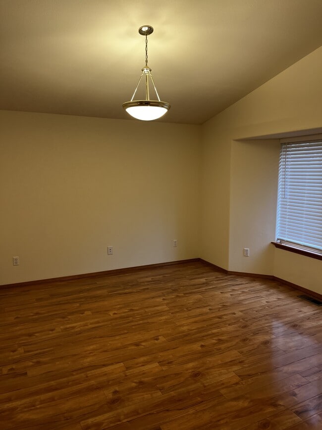 Building Photo - 6540 3rd Way SE