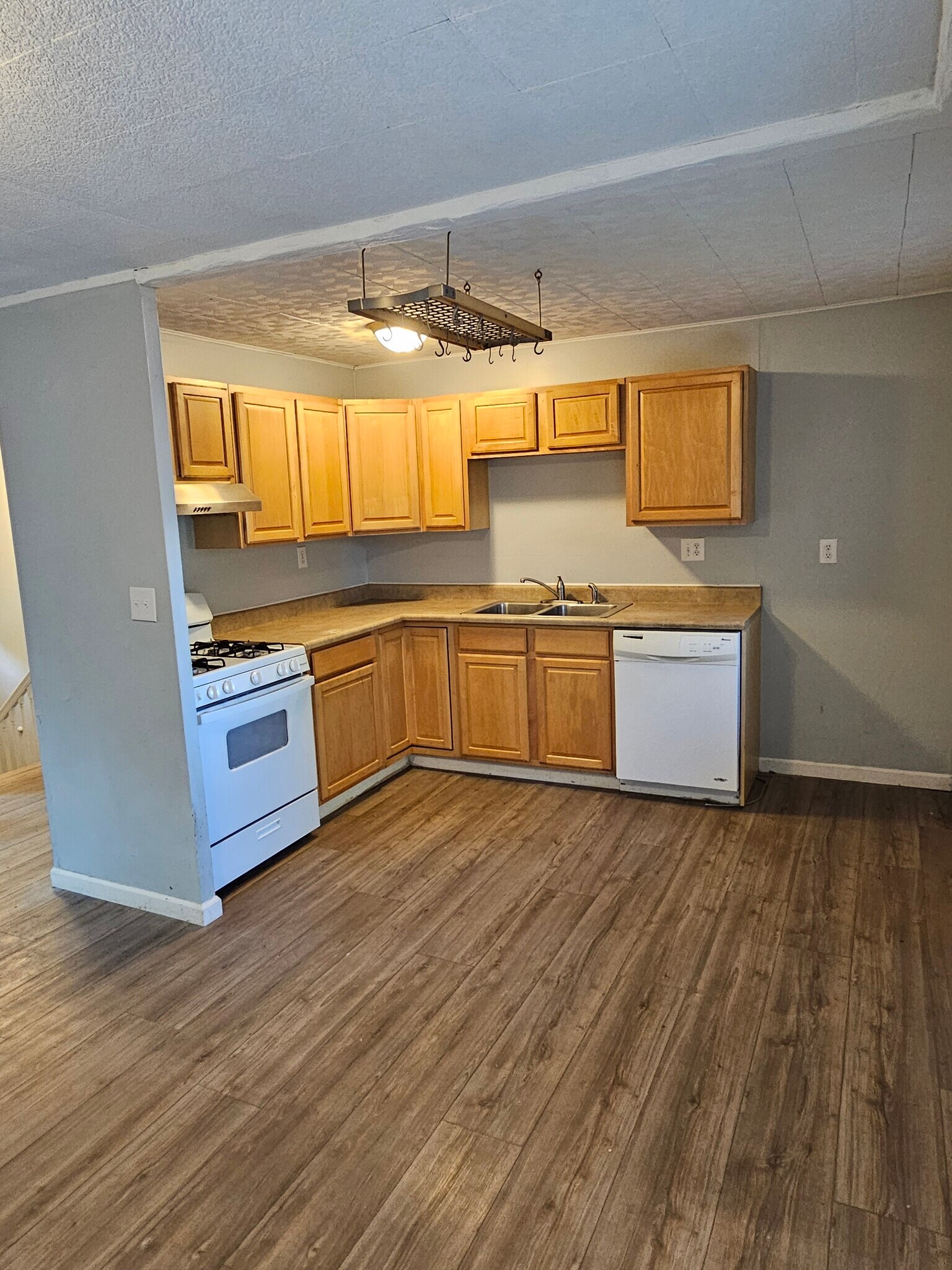 Building Photo - 471 Vincent Ave