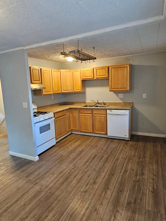 Building Photo - 471 Vincent Ave