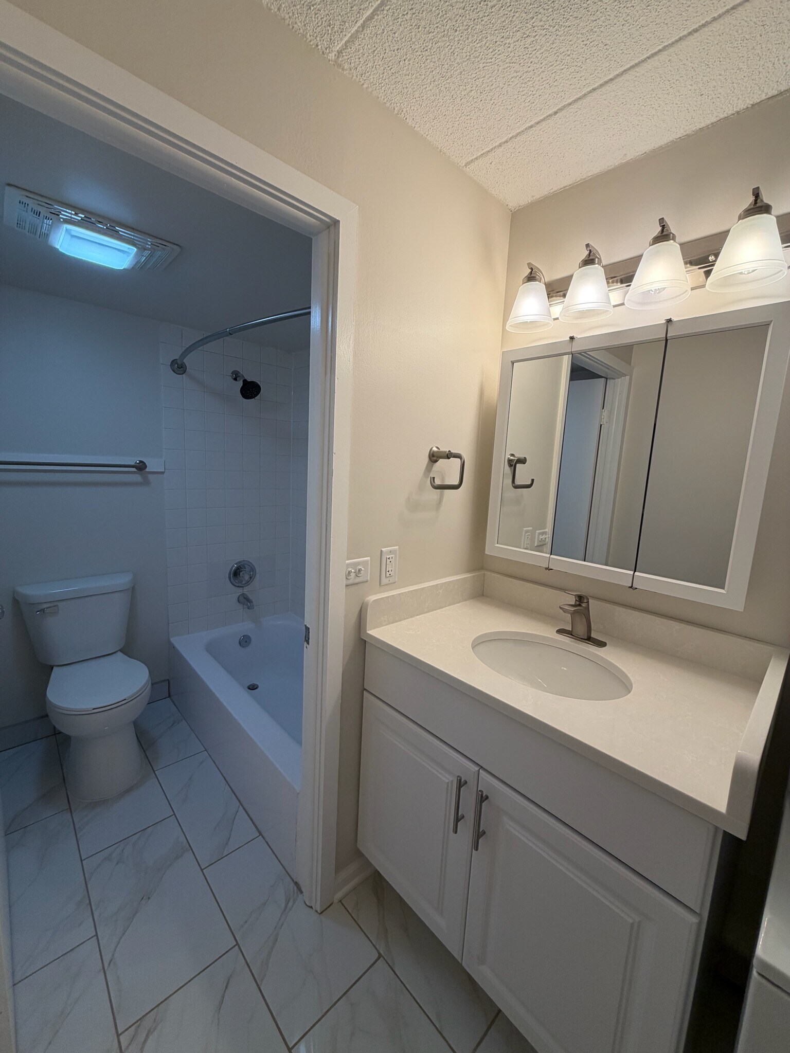 Building Photo - 2235 N Halsted St