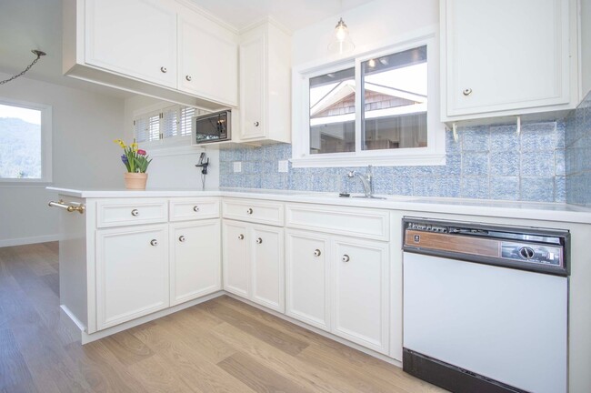 Building Photo - 4Bed/2Bath Home in  Kentfield with stellar...