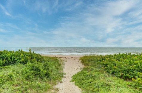 Steps to the ocean - 1390 S Ocean Blvd