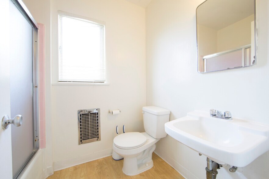 Building Photo - 669 Levering Ave