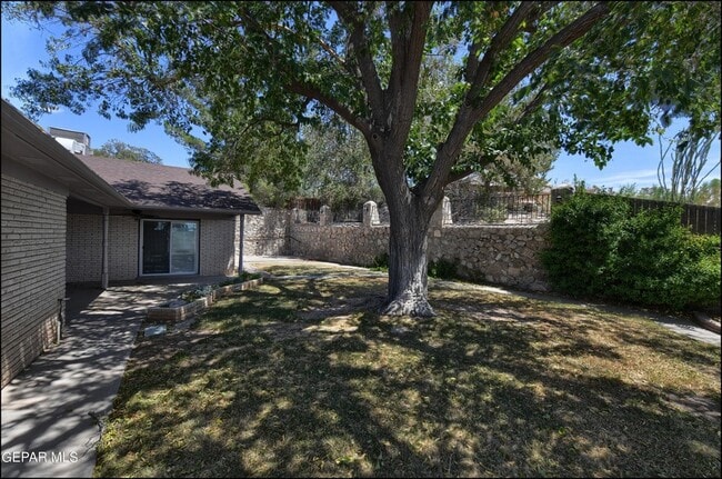 Building Photo - 424 Stonebluff Rd