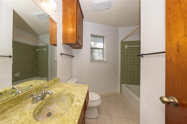 Building Photo - 11 Deerfield Dr