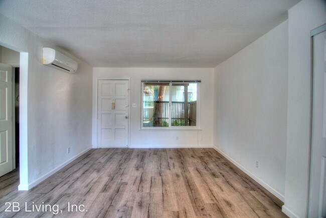 Building Photo - 300 Franciscan Ct