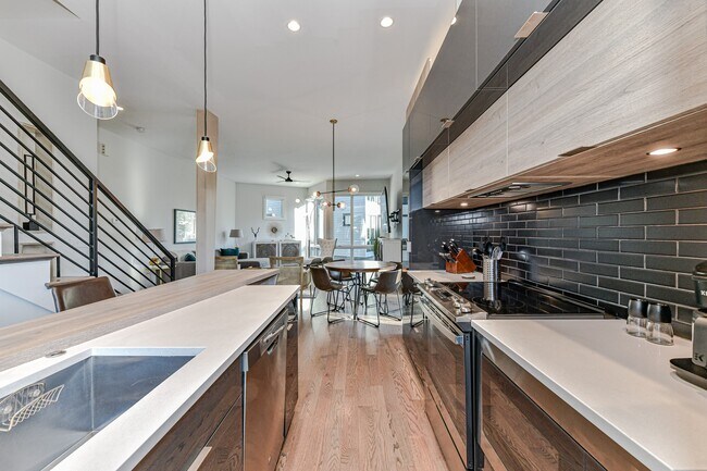 Building Photo - 1072 Kenilworth Ave